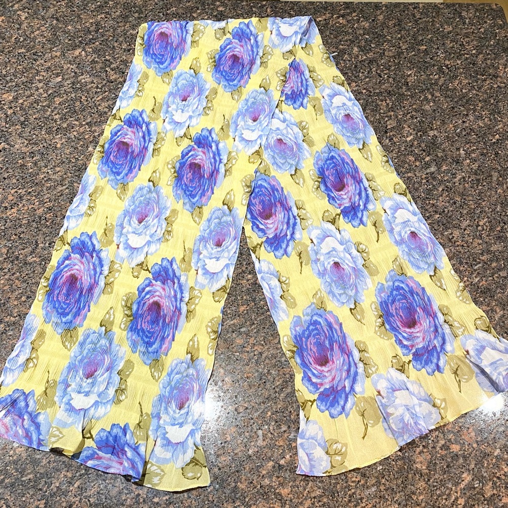 ONLY WORN TWICE. VINTAGE Spinoso Scarf
